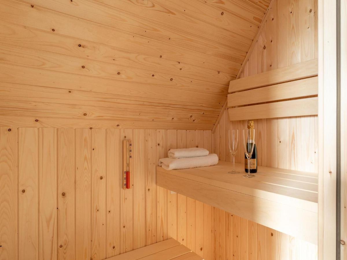 Modern Holiday Home By The Sea With Sauna Scherpenisse Eksteriør bilde