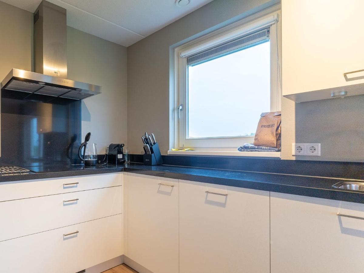 Modern Holiday Home By The Sea With Sauna Scherpenisse Eksteriør bilde